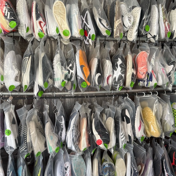 Nike/ADIDAS/HOKA/ON CLOUD/ - Picture 4 of 15